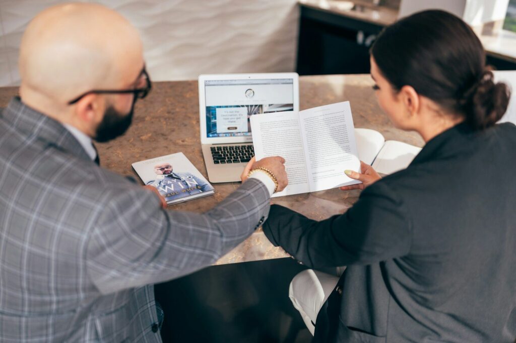 Jede dritte Arbeitsstunde wird verschwendet – und KI macht es noch schlimmer, wenn das Fundament fehlt Käuferkommunikation Unternehmensverkauf 2026: Wie Verkäufer im DACH-Raum potenzielle Käufer qualifizieren, professionell kommunizieren und vertrauensvolle Beziehungen aufbauen, die zum erfolgreichen Closing führen.