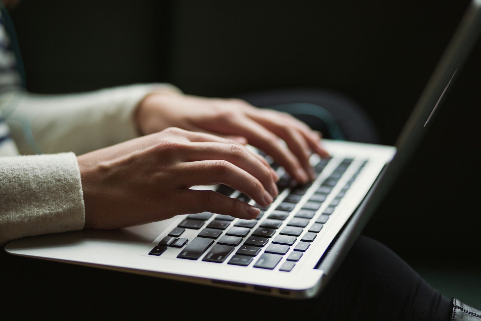 Substack Geld verdienen 2026 DACH: Wie Autoren, Journalisten und Experten mit Substack ein profitables Newsletter-Business aufbauen – von der Nischenwahl ueber Wachstumsstrategien bis zu bezahlten Abonnements und alternativen Einnahmequellen.