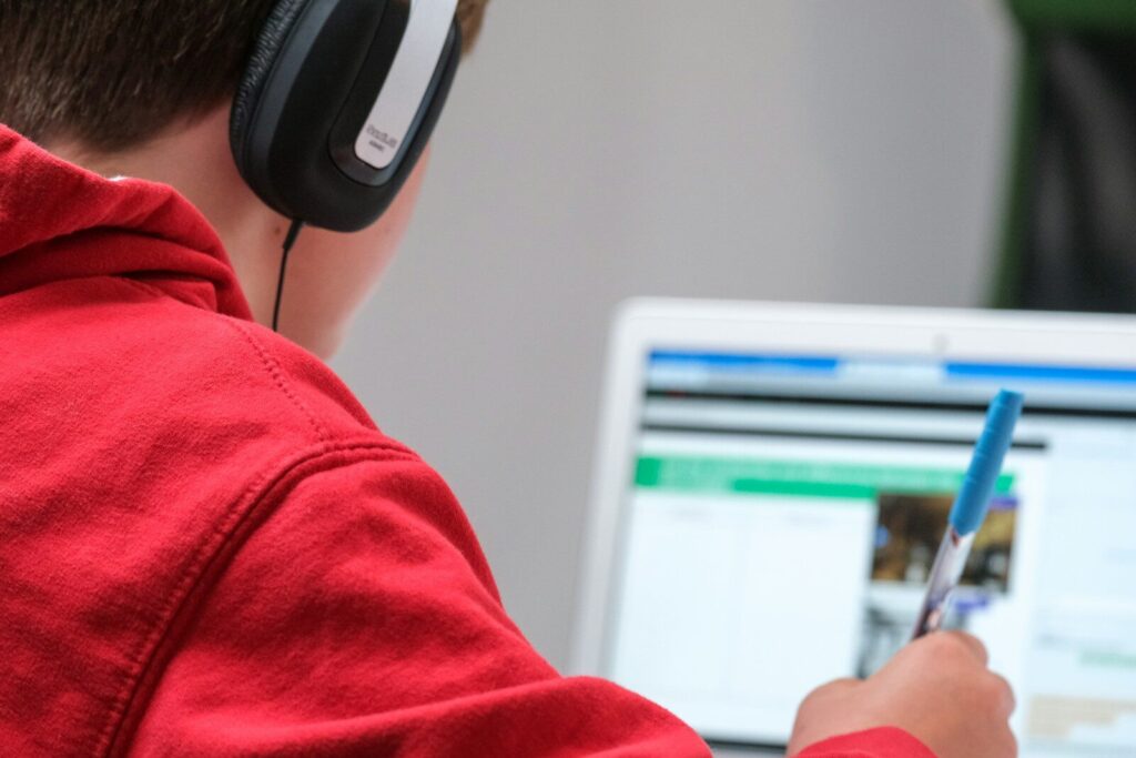 Online-Kurse als Werttreiber beim Unternehmensverkauf: Warum digitale Wissensprodukte den Unternehmenswert im DACH-Raum 2026 steigern Online-Kurse Unternehmenswert steigern 2026: Wie Unternehmer im DACH-Raum durch digitale Bildungsangebote Autorität, Kundenbindung und messbare Wertschöpfung für einen erfolgreichen Exit aufbauen.